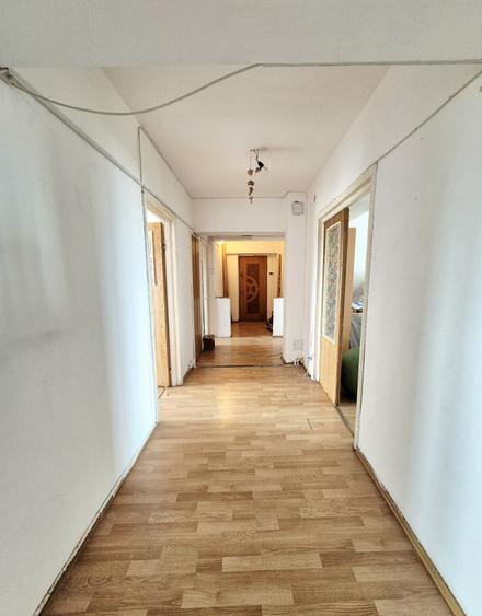 Apartament cu 4 camere decomandat în Poarta 6