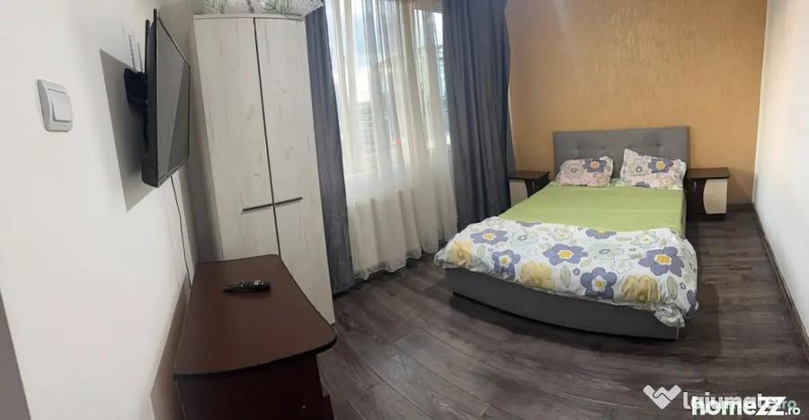 Apartament cu 3 camere semidecomandat în Nord