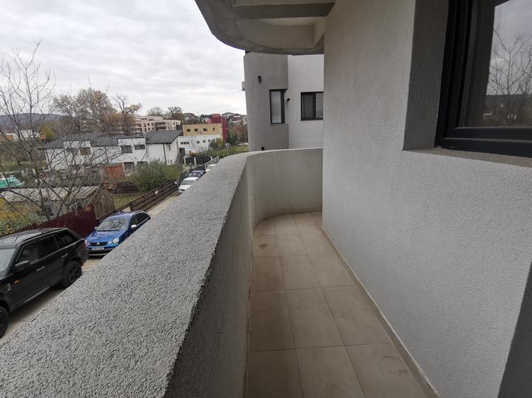 Apartament cu 2 camere semidecomandat, mobilat în Bucium