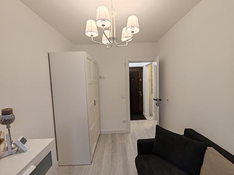 Apartament cu 3 camere semidecomandat, mobilat în Centrul Civic
