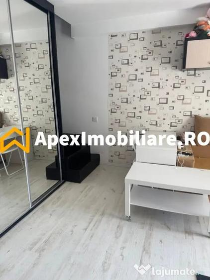 Apartament cu 3 camere semidecomandat în Ozana