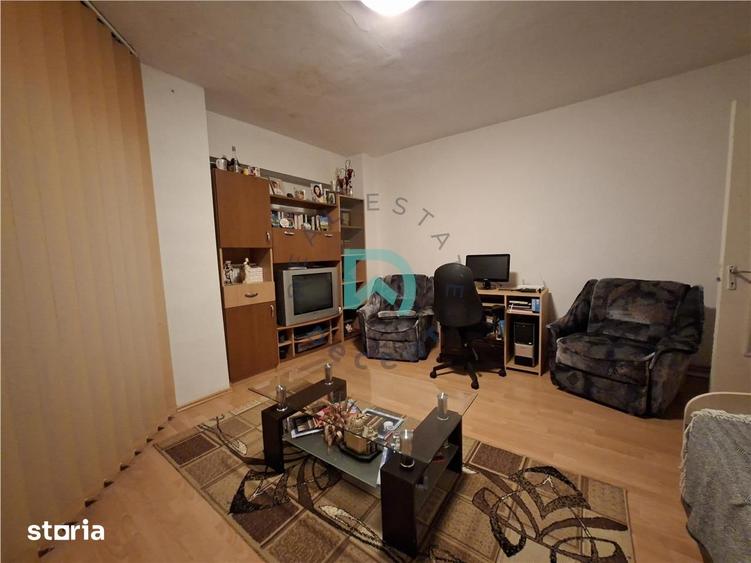Apartament cu 3 camere decomandat în Astra