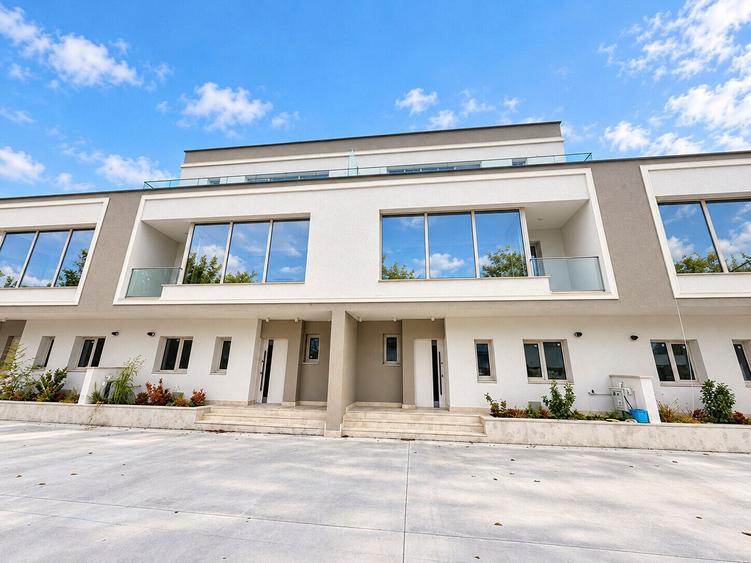 Casă cu 4 camere cu Canalizare în Chitila