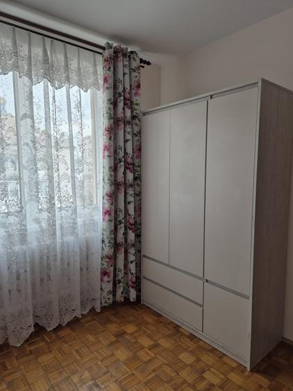 Apartament cu 4 camere semidecomandat, mobilat în Cedonia