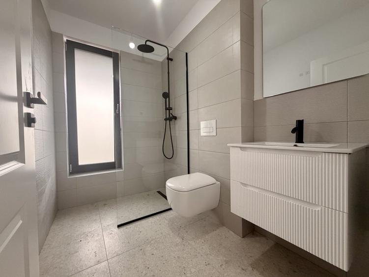 Casă individuală cu 4 camere cu Canalizare în Giarmata
