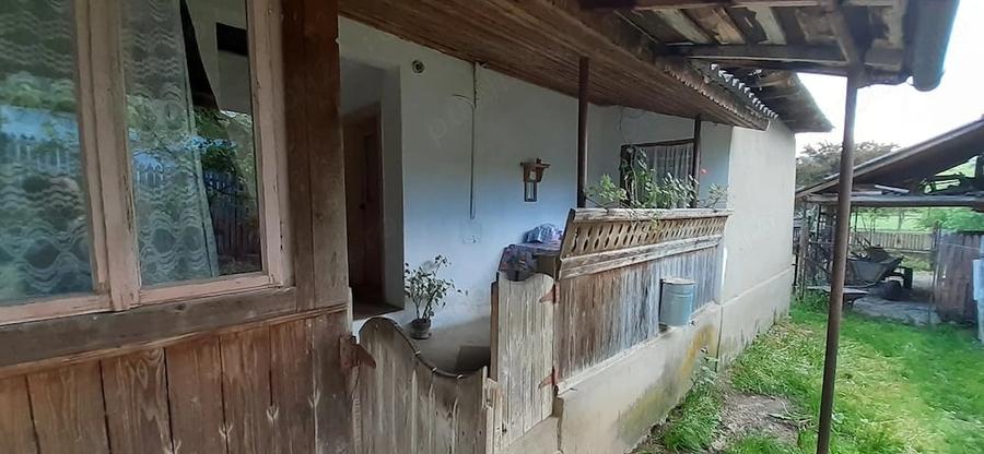 Casă cu 5 camere cu Teren 4500 Mp în Bâscenii de Sus