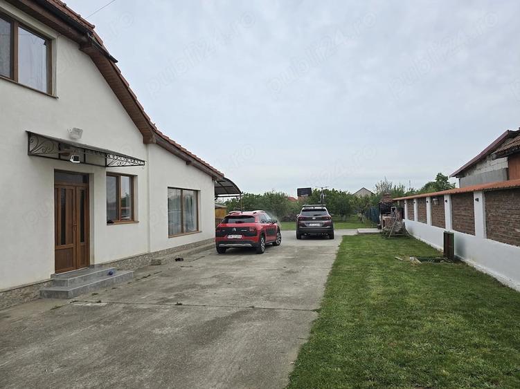 Casă cu 2 camere cu Teren 1483 Mp în Vetiș