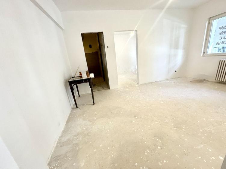 Apartament cu 2 camere decomandat în Calea Victoriei