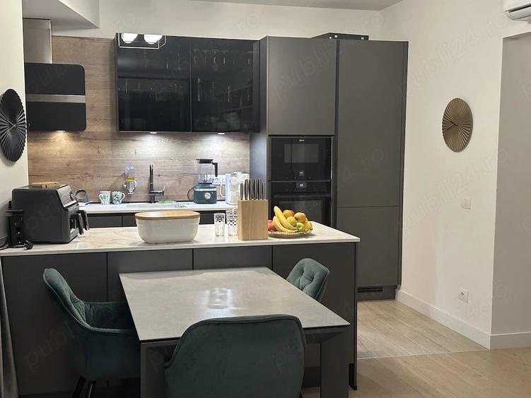 Apartament cu 3 camere decomandat, mobilat în Central