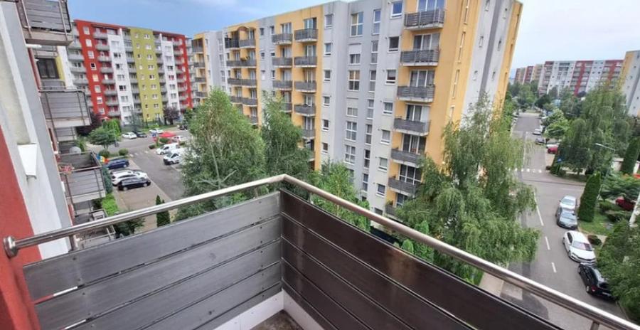 Apartament cu 2 camere decomandat în Avantgarden