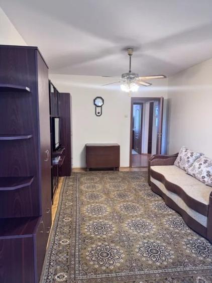 Apartament cu 3 camere semidecomandat în Alexandru cel Bun