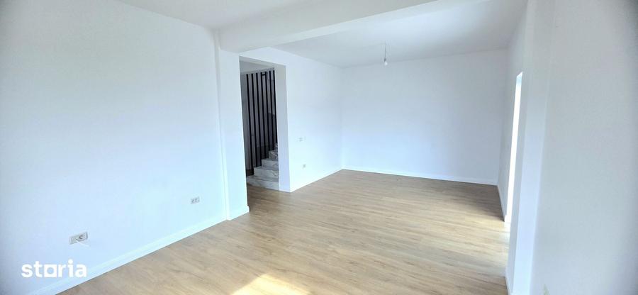 Casă cu 4 camere cu Teren 400 Mp în Valea Adâncă