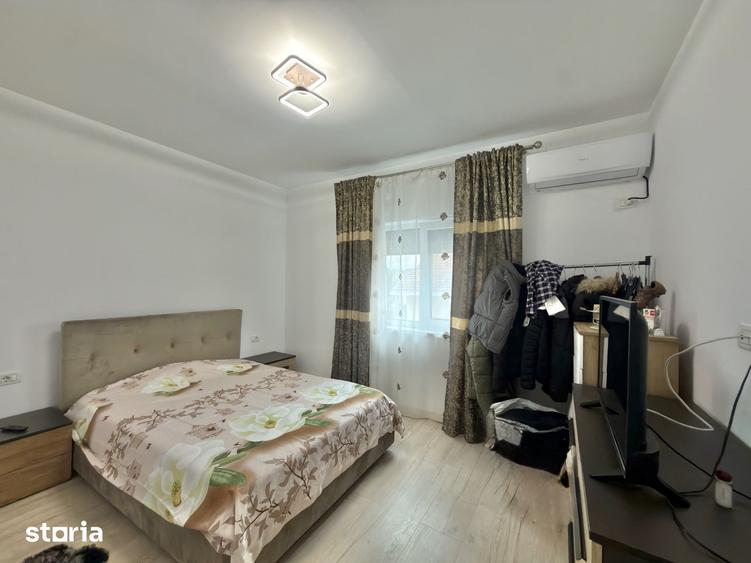 Casă cu 5 camere cu Teren 300 Mp în Sânmihaiu Român