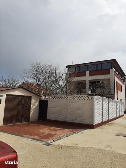 Casă cu 7 camere cu Teren 800 Mp în Dragomirești-Vale