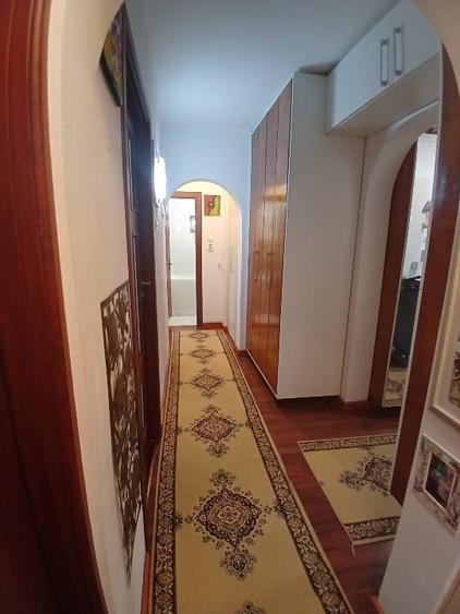 Apartament cu 4 camere decomandat, mobilat în Apărătorii Patriei