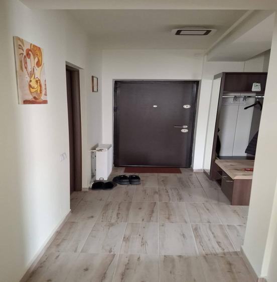 Apartament cu 3 camere decomandat în Florești