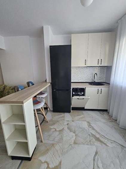 Apartament cu 2 camere decomandat, mobilat în Central