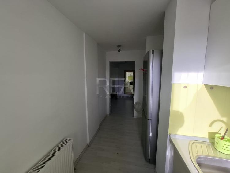 Apartament cu 3 camere semidecomandat, mobilat în Drumul Taberei