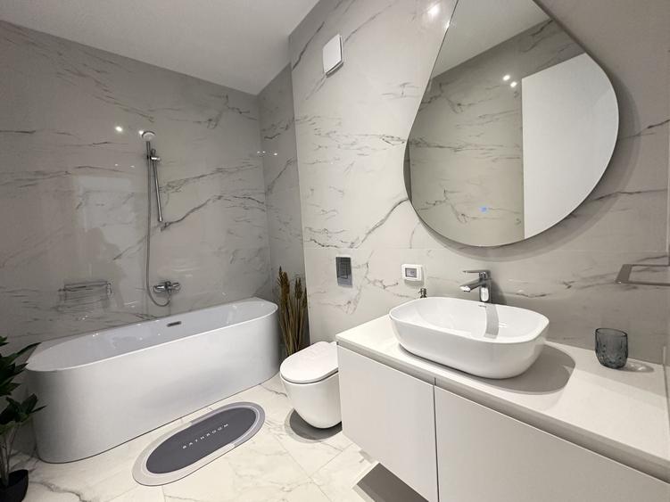 Apartament cu 4 camere decomandat în Herăstrău