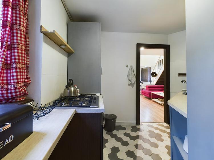 Apartament cu 4 camere semidecomandat, mobilat în Parcul Carol
