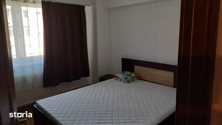 Apartament cu 3 camere semidecomandat în Central