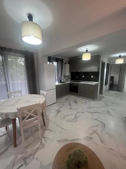 Apartament cu 3 camere semidecomandat în Florești