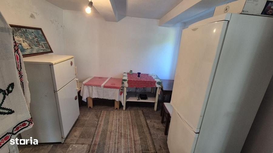 Casă cu 3 camere cu Teren 3272 Mp în Scoarța
