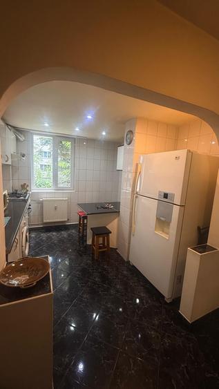 Apartament cu 3 camere semidecomandat în Ozana
