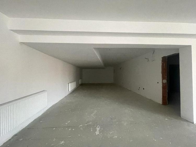 Spațiu comercial, de 269 mp, în Florești