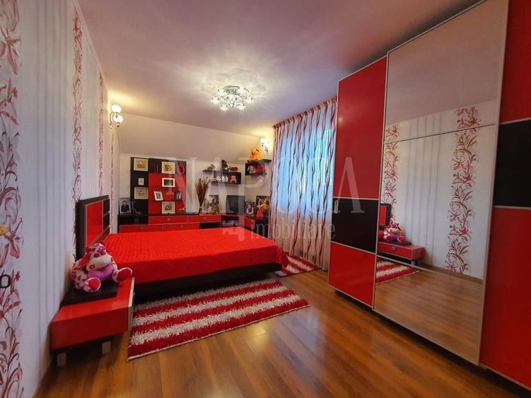 Casă individuală cu 12 camere cu Canalizare în Oncea