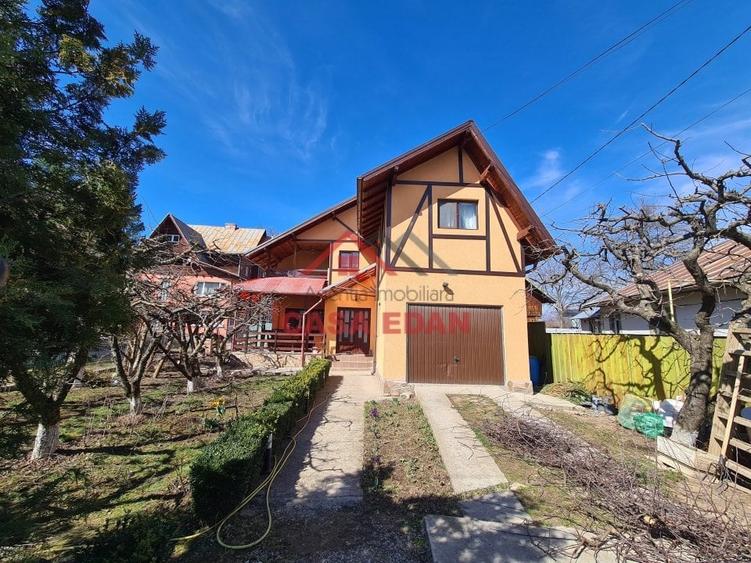 Casă individuală cu 5 camere cu Canalizare în Central