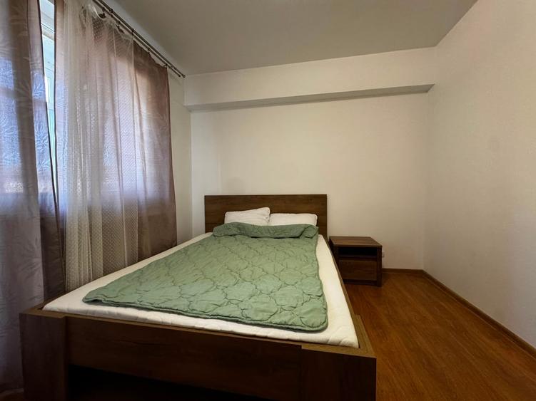 Apartament cu 4 camere semidecomandat în Tătărași