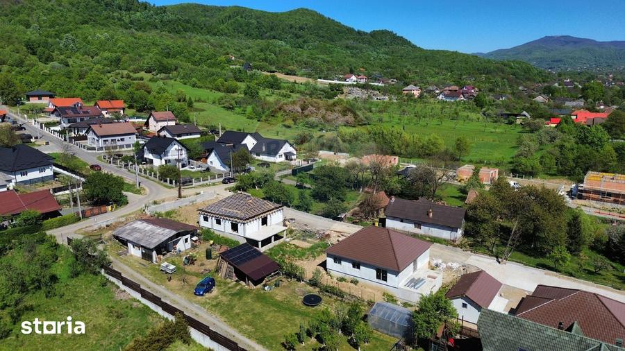 Casă cu 4 camere cu Teren 500 Mp în Central