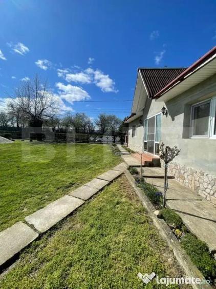 Casa cu 3 camere, 90 mp, 2 anexe gospodaresti si teren de 30 - 18