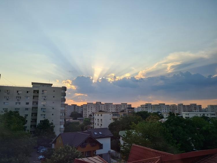 Apartament cu 2 camere semidecomandat, mobilat în Vitan Mall