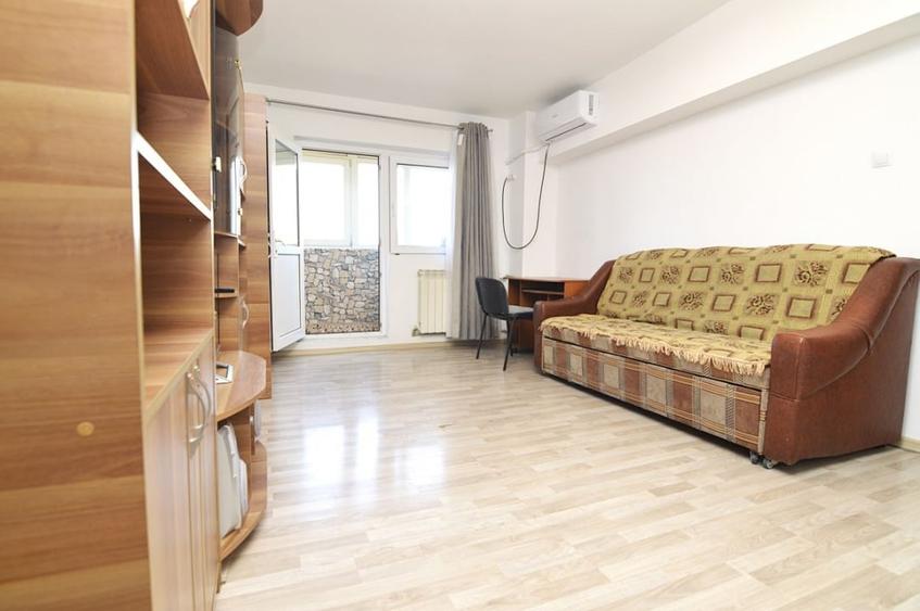 Apartament cu 3 camere semidecomandat, mobilat în Mihai Bravu