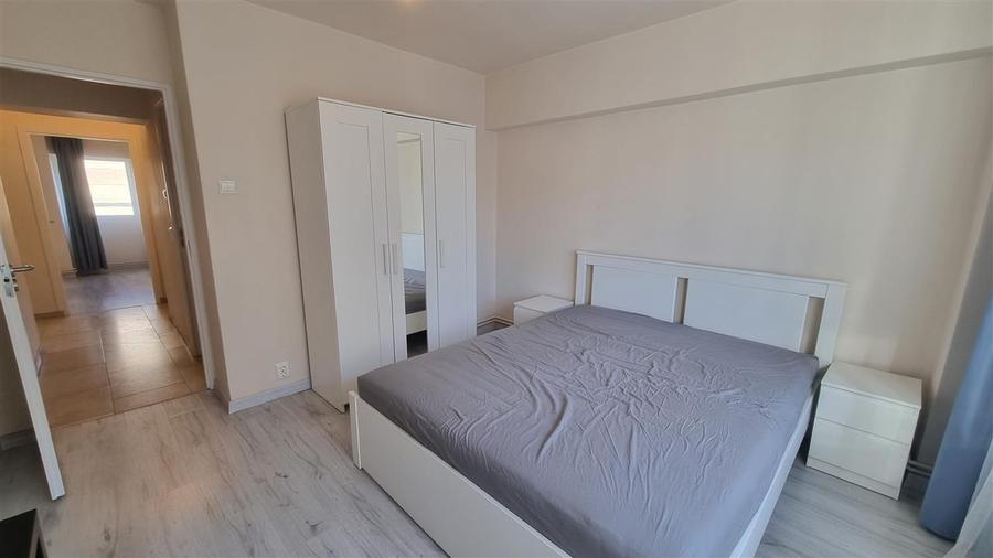 Apartament cu 3 camere decomandat, mobilat în Răcădău
