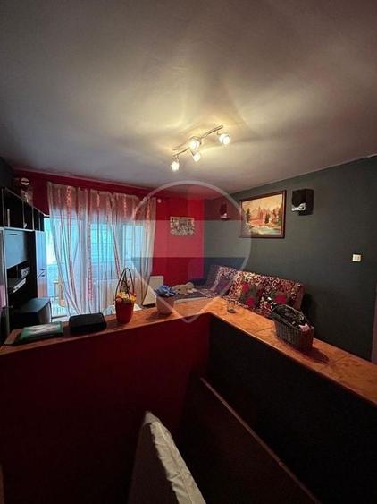 Casă individuală cu 10 camere cu Teren 154 Mp în Central