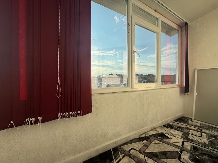 Apartament cu 3 camere decomandat în Bucium
