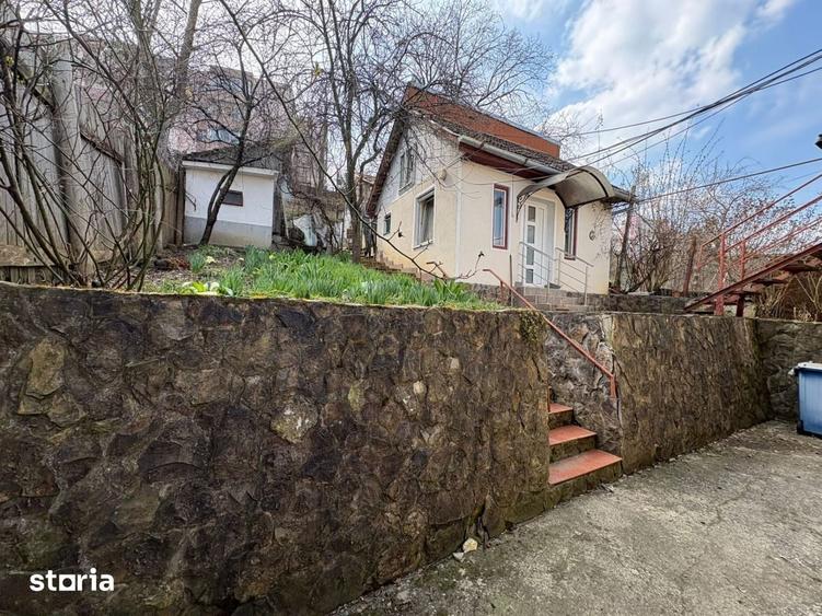 Casă cu 6 camere cu Teren 670 Mp în Central