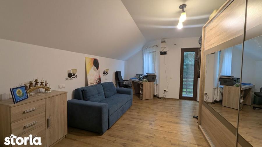 Casă cu 5 camere cu Teren 1500 Mp în Central
