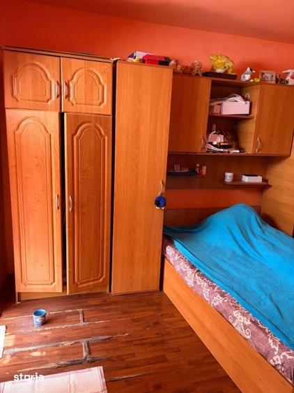 Apartament cu 2 camere semidecomandat în Craiovița Nouă