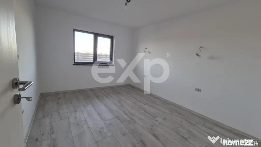 Casă cu 4 camere cu Teren 400 Mp în Bradu