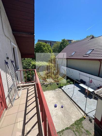 Casă individuală cu 6 camere cu Canalizare în Lipovei
