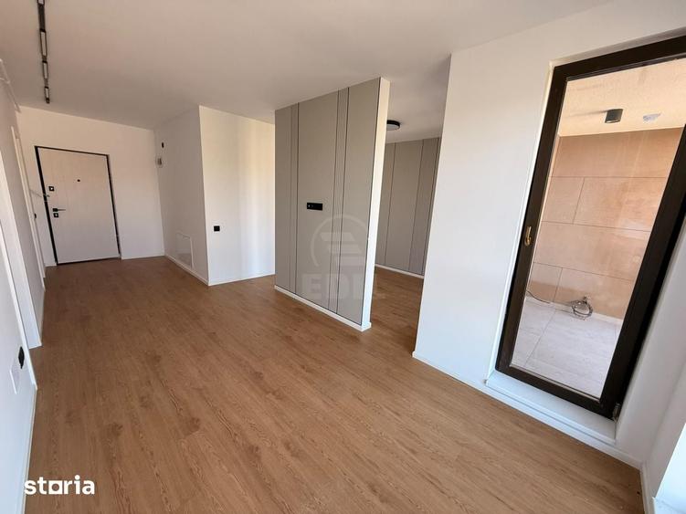 Casă cu 6 camere cu Teren 252 Mp în Florești