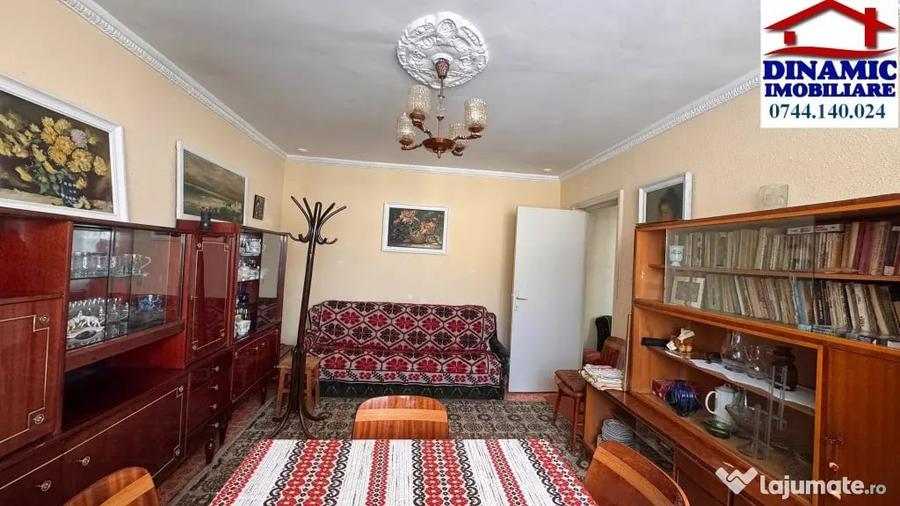 Apartament cu 2 camere decomandat în Precista