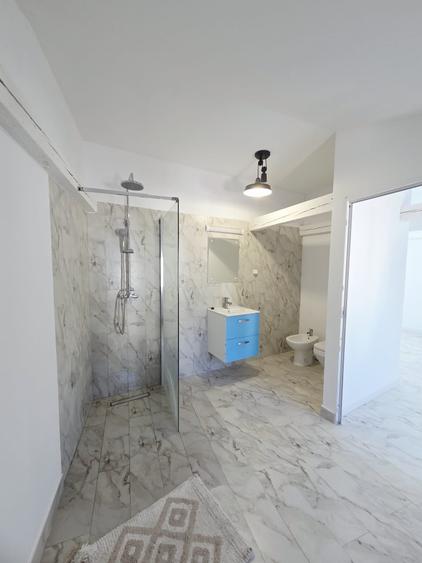 Casă cu 10 camere cu Canalizare în Central