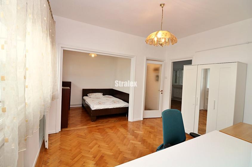 Apartament cu 3 camere circular în P-ța Unirii