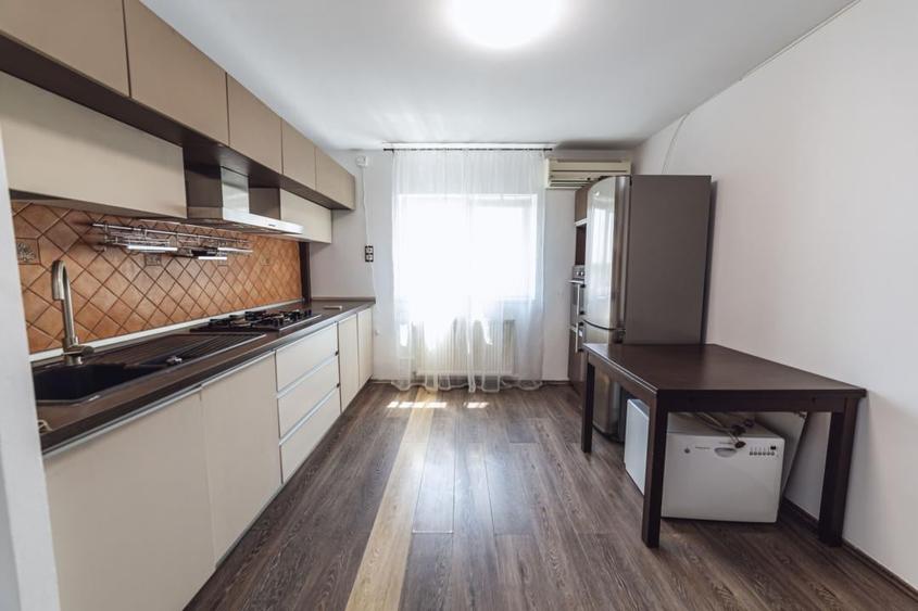 Apartament cu 3 camere decomandat, mobilat în Brâncoveanu