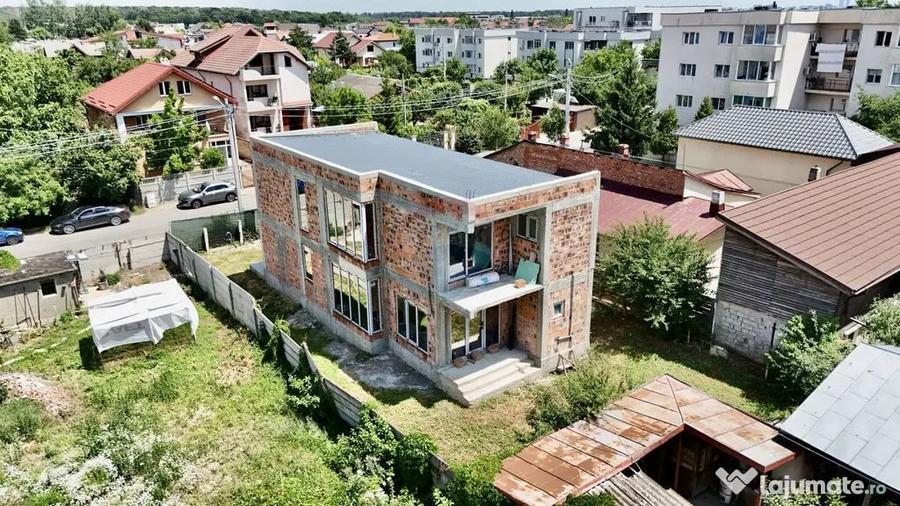 Casă cu 5 camere cu Teren 400 Mp în Central